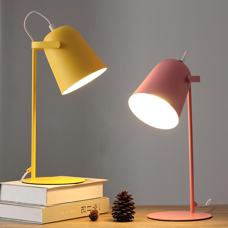 Macaron iron bucket table lamp, detail view