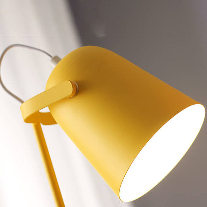 Macaron iron bucket table lamp, detail view