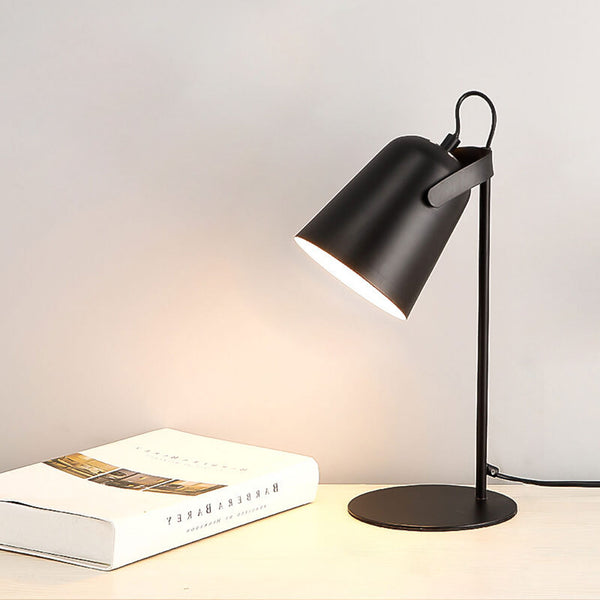Macaron iron bucket table lamp, detail view