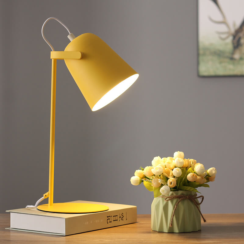 Macaron iron bucket table lamp, detail view