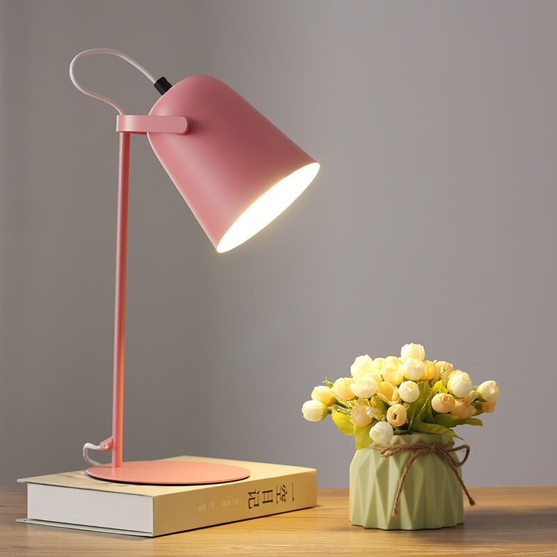 Macaron iron bucket table lamp, detail view