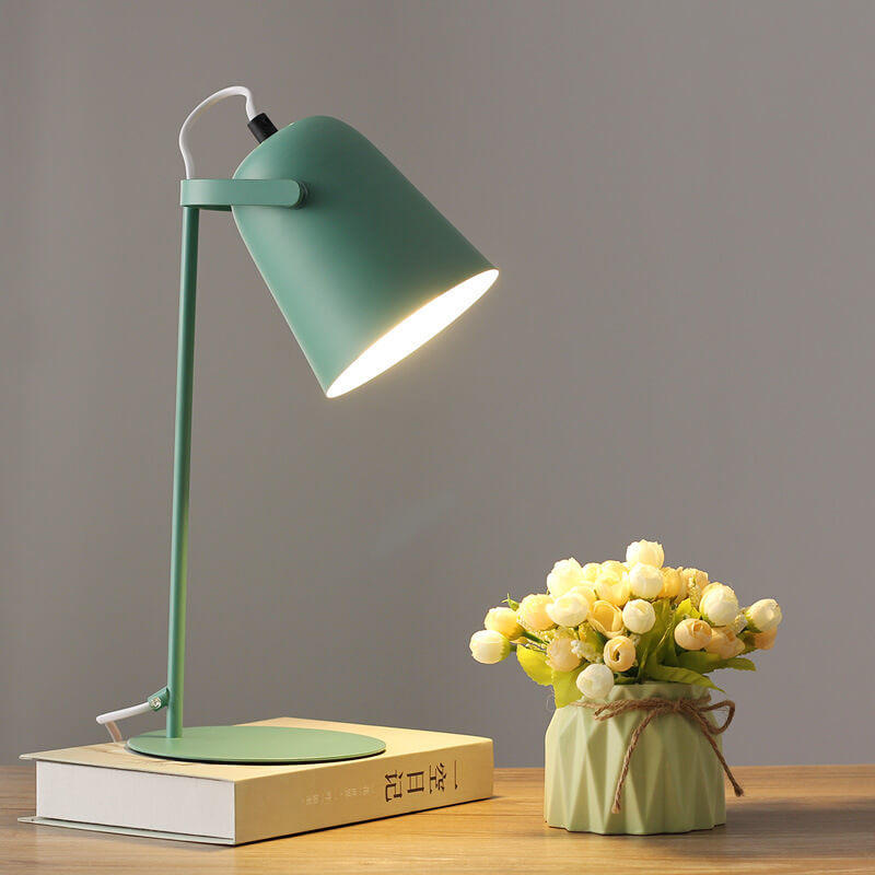 Macaron iron bucket table lamp, detail view