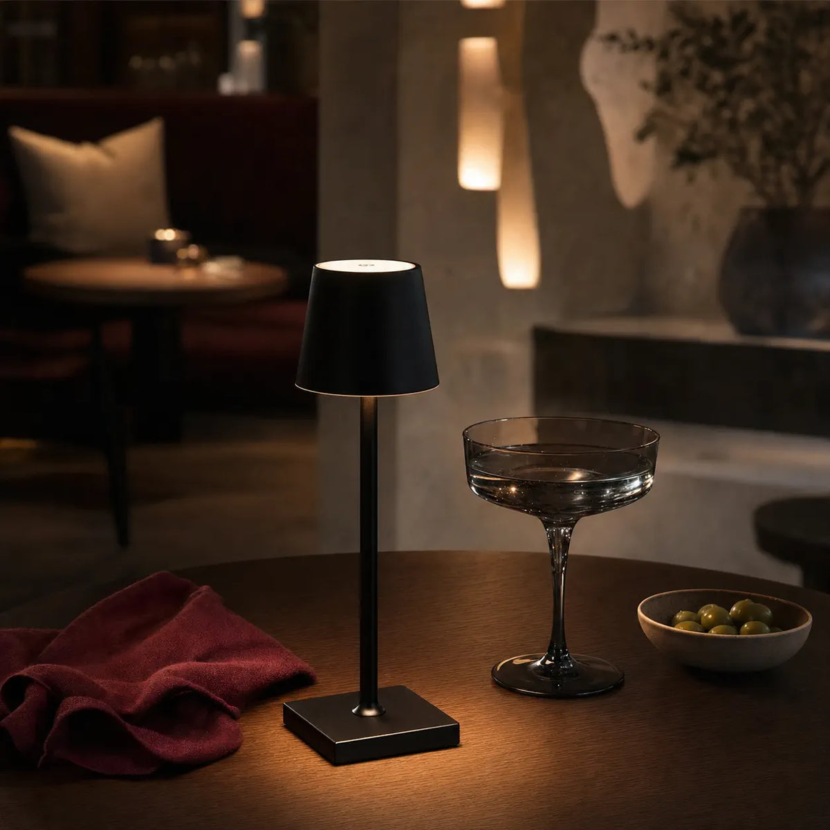 Sculptural cordless rechargeable table lamp, detail view